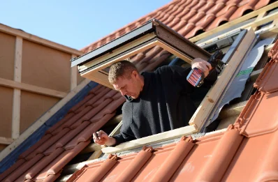 Pose de fenêtres de toit Velux à la Baussaine